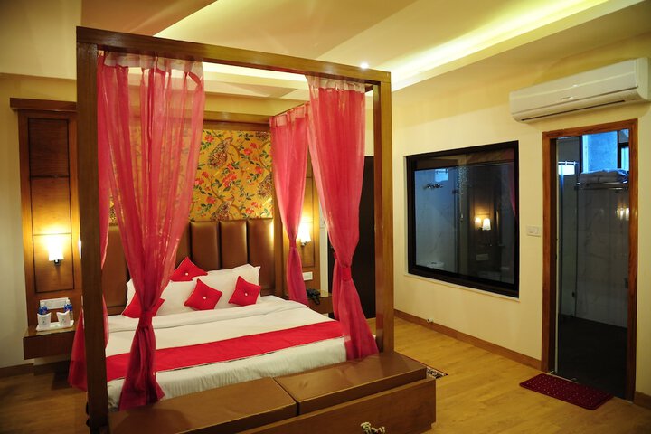 Room 35 of 76