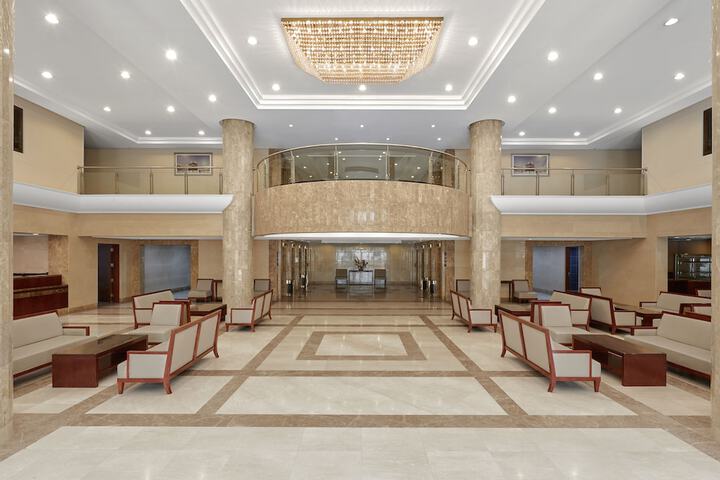 Entrance & Lobby