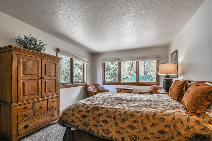 Room 2 of 73