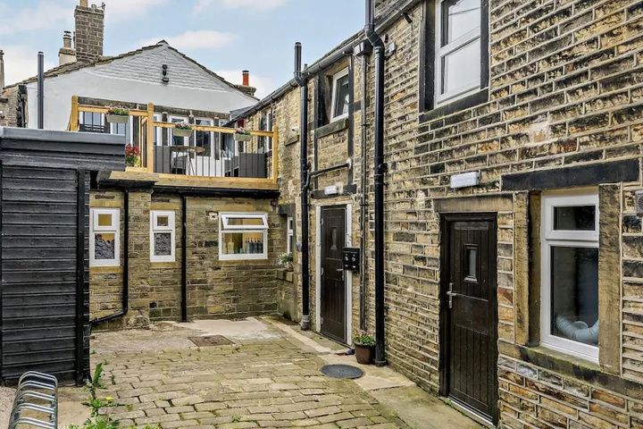 Pule Hill Ideally Located in the Centre of Marsden