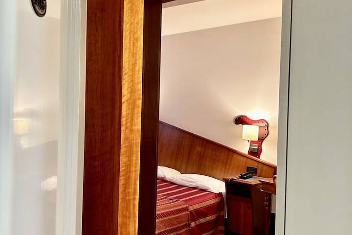 Room 9 of 41