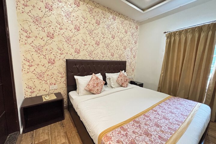 Room 8 of 32