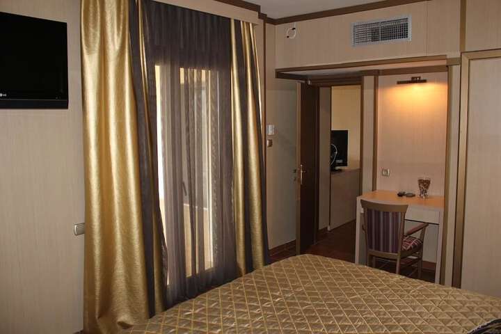 Room 17 of 66