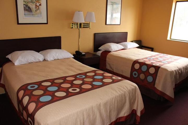 2 Double Beds (3 of 7)