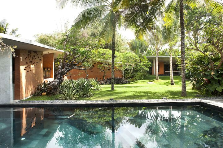 Hotel with Pool