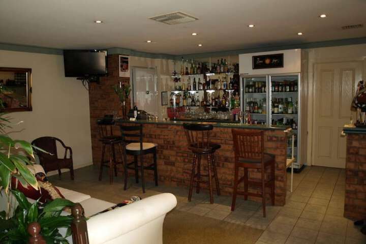 Lounge 43 of 61