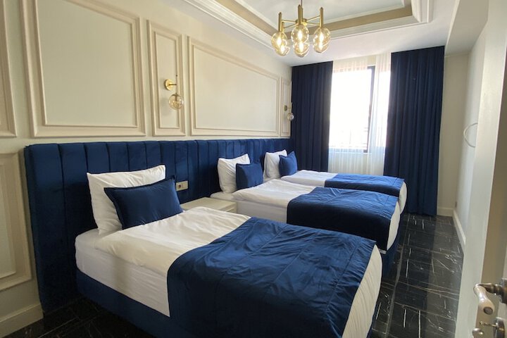 Room 6 of 75