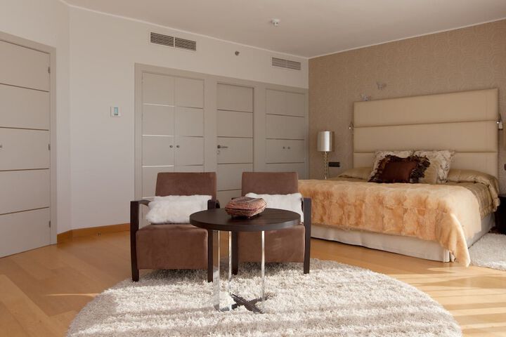 Room 18 of 174