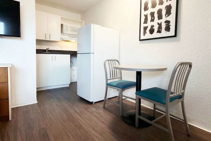 Room 10 of 25