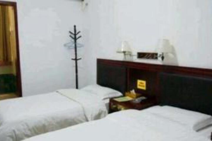 Room 8 of 9