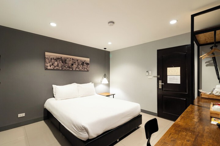 Room 21 of 37