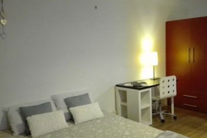 Room 9 of 12