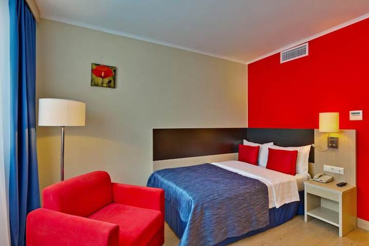 Room 28 of 68