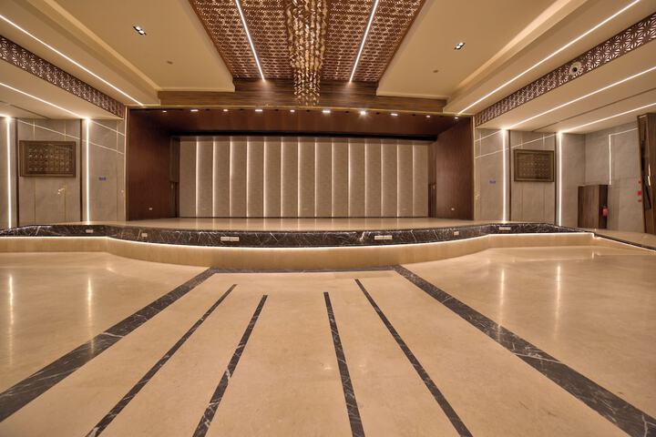 Ballroom/Hall 70 of 97