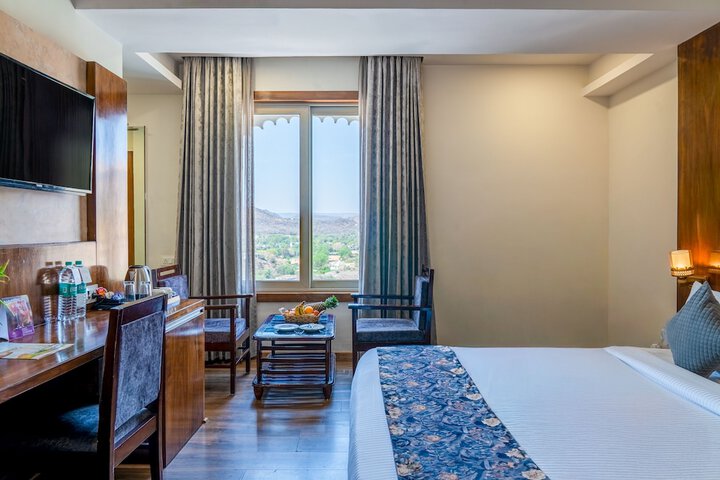 Room 32 of 76