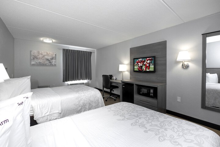 2 Double Beds Accessible (6 of 15)