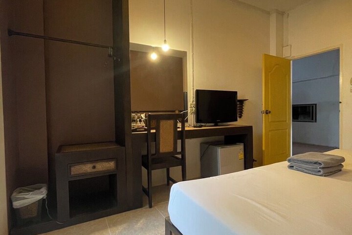 Room 35 of 76