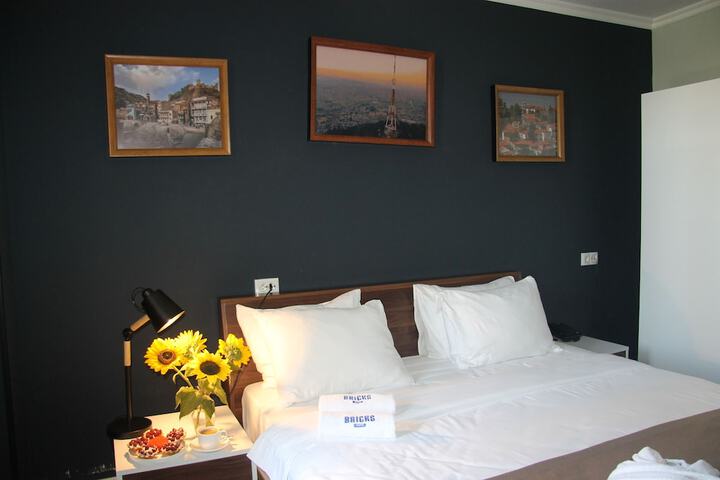 Room 62 of 240