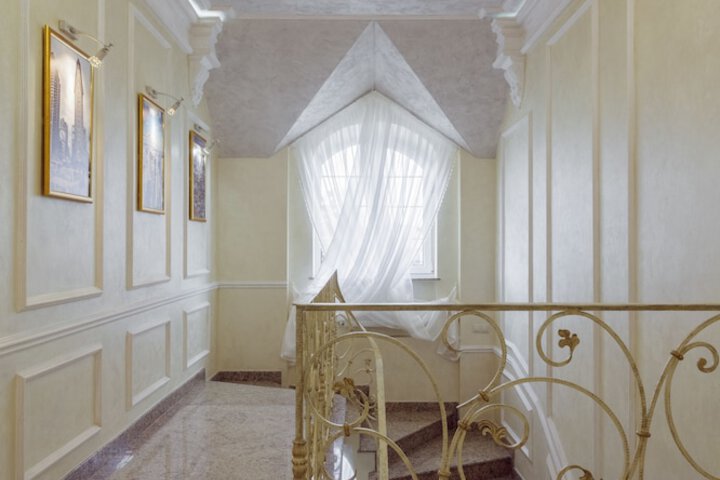 Ballroom/Hall 45 of 47