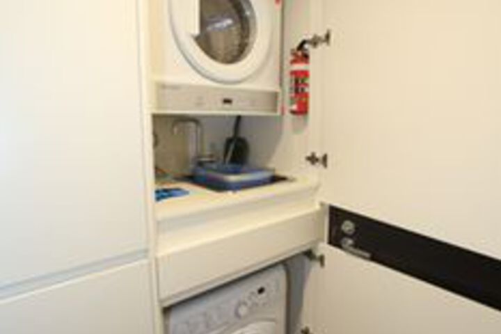Room 6 of 12