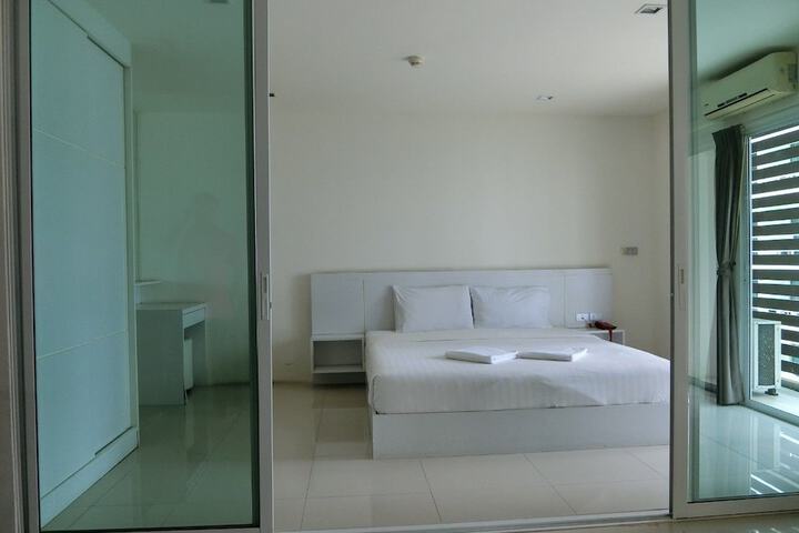 Room 28 of 83