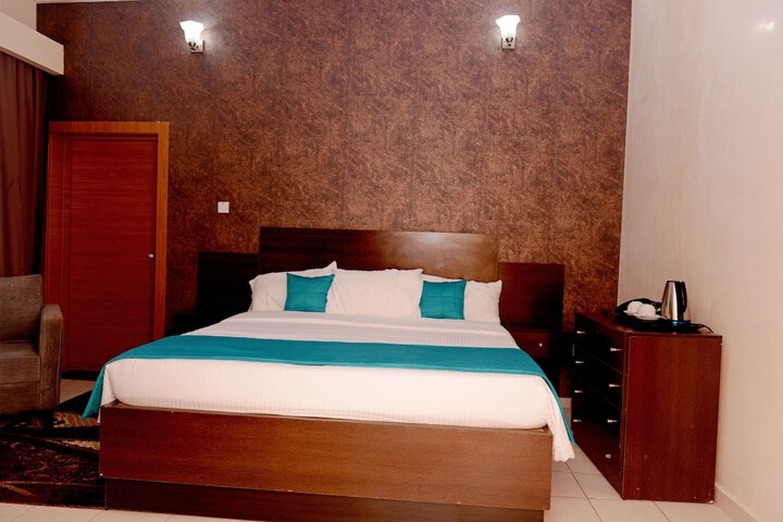 Room 5 of 24