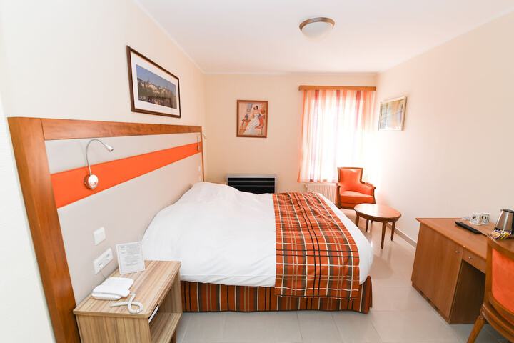 Room 7 of 91