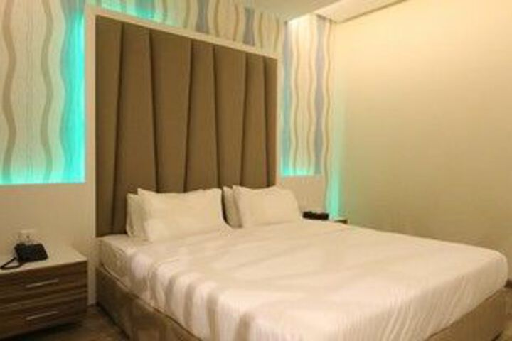 Room 7 of 28