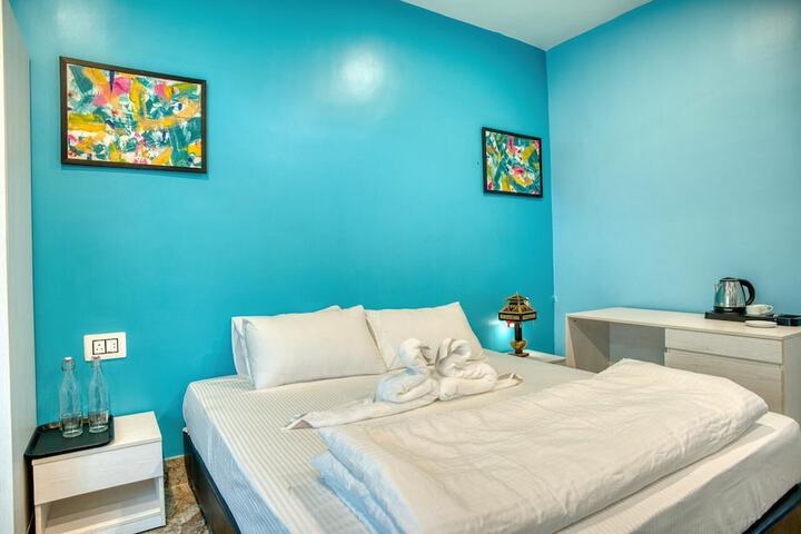 Room 4 of 7