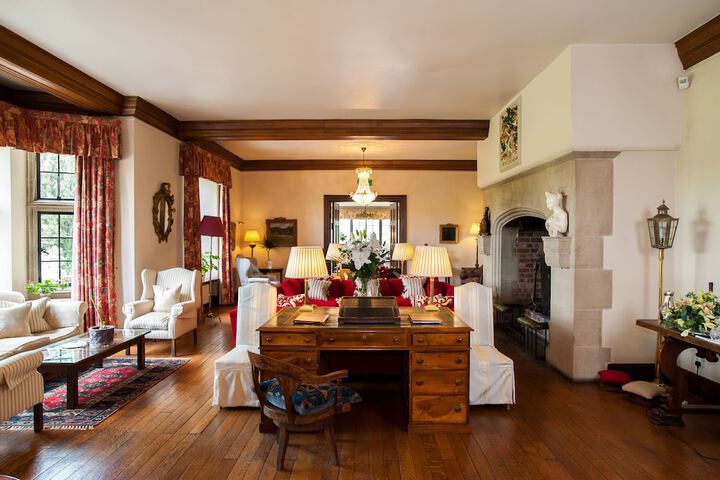Lounge 43 of 53