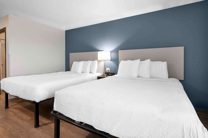 Studio Queen Bed (1 of 9)