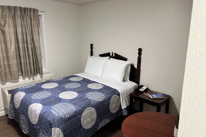 Room 3 of 8