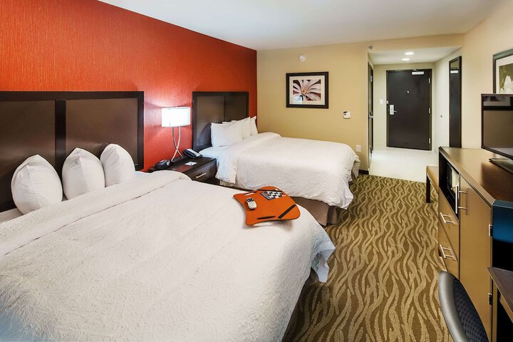 2 Queen Beds (1 of 6)