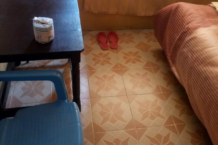 Room 5 of 12