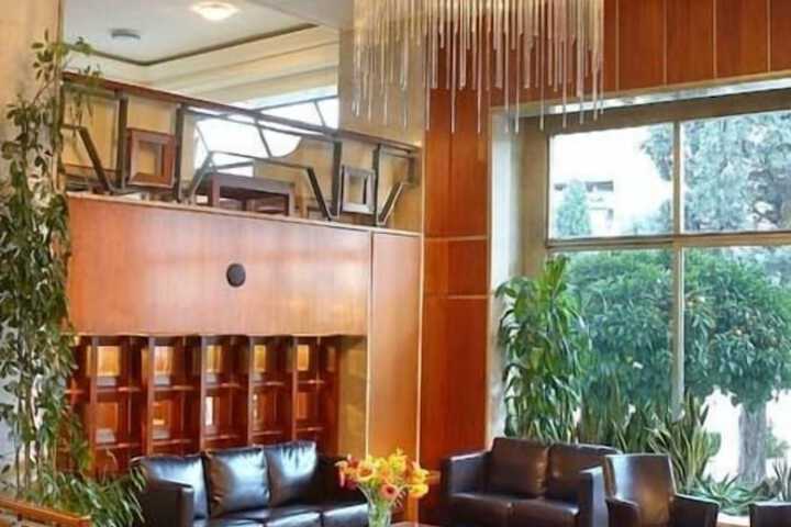 Entrance & Lobby