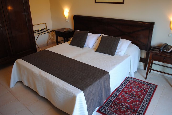 Room 8 of 16