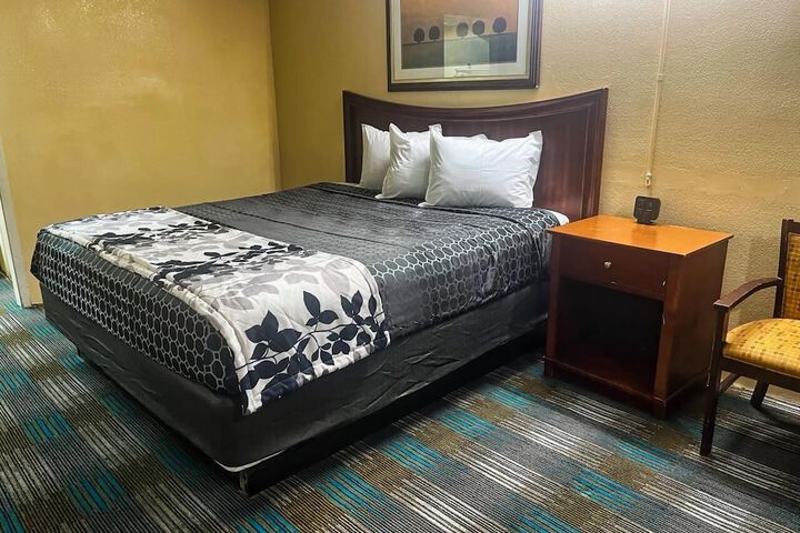 Room 6 of 24