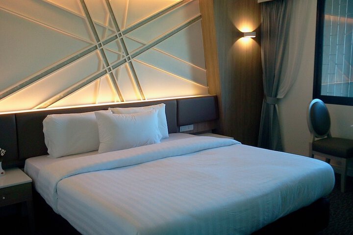 Room 6 of 30