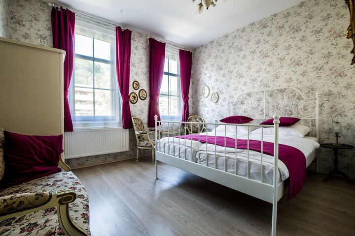 Room 8 of 38