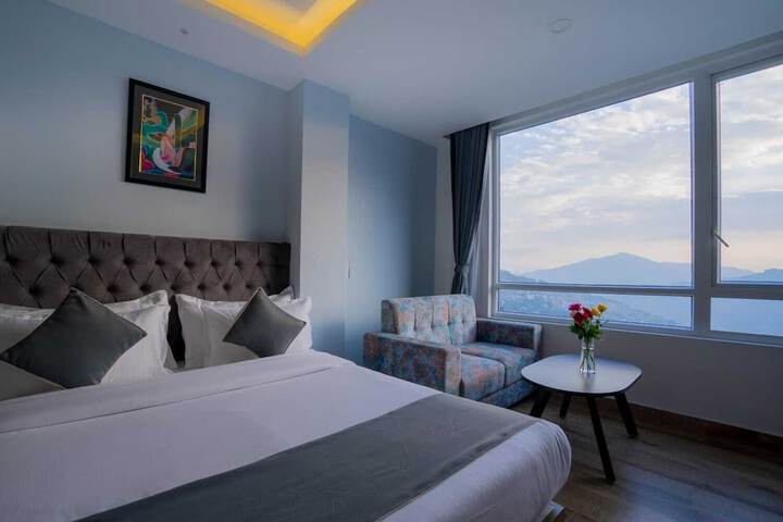 Room 12 of 28