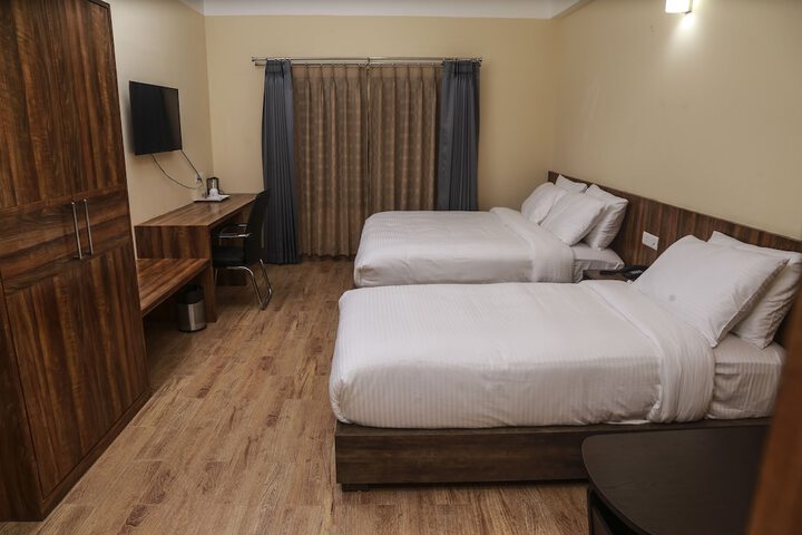 Room 8 of 28