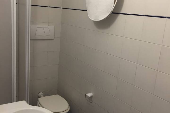 Room 11 of 15