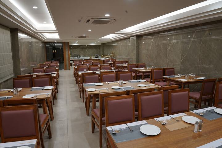 Dining 20 of 29