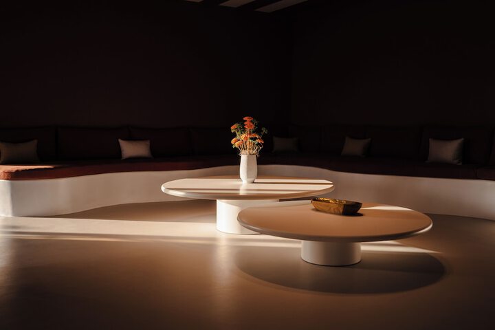 Lounge 127 of 142