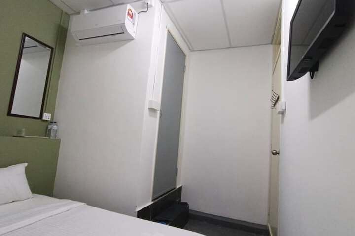 Room 17 of 30