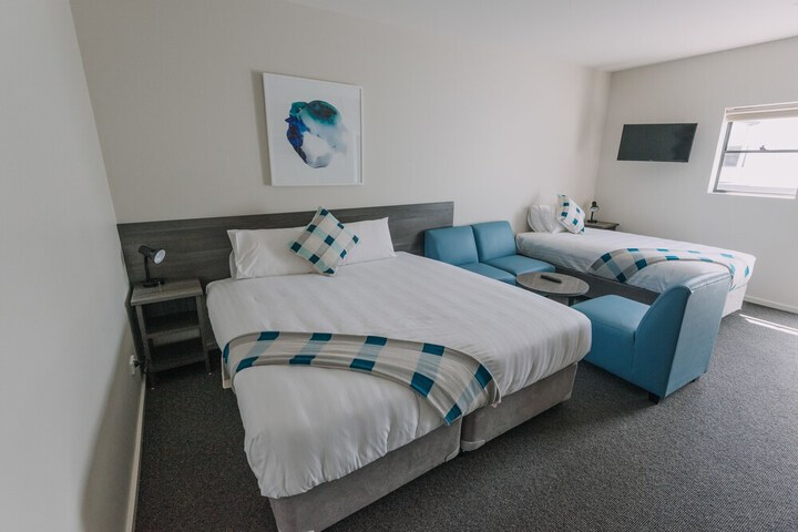 Room 9 of 25