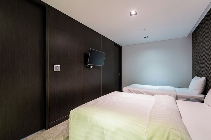 Room 34 of 84
