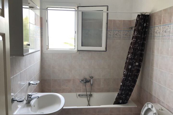 Room 18 of 128