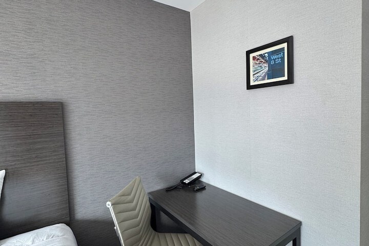 Room 6 of 14