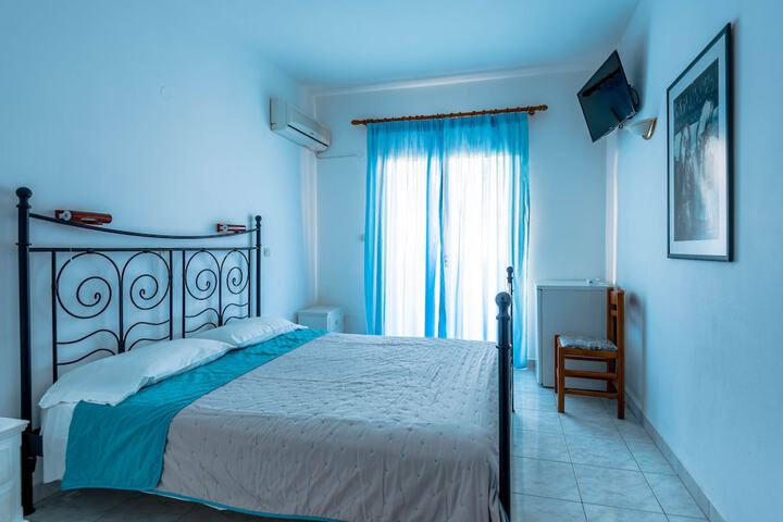 Room 6 of 33